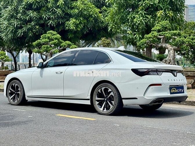 VinFast Lux A Plus 2022 - Màu trắng - 4v6km