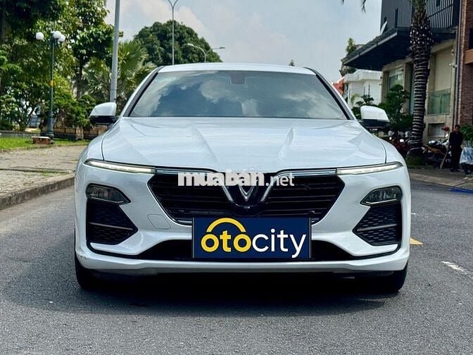 VinFast Lux A Plus 2022 - Màu trắng - 4v6km