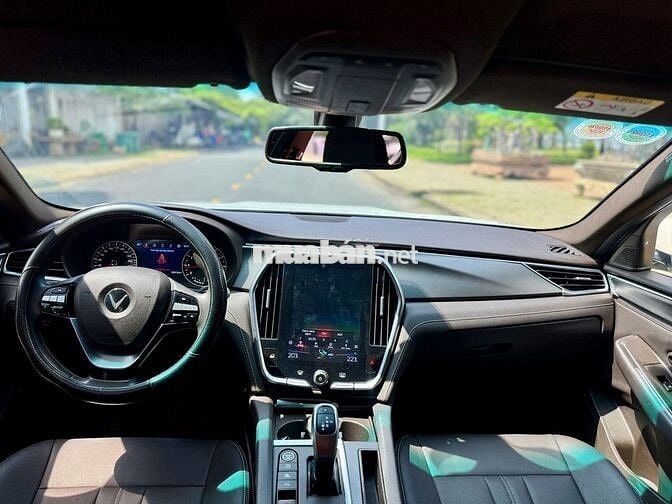 VinFast Lux A Plus 2022 - Màu trắng - 4v6km