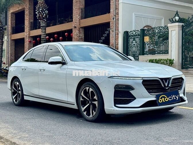 VinFast Lux A Plus 2022 - Màu trắng - 4v6km