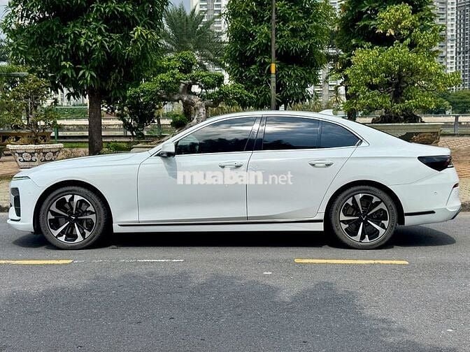VinFast Lux A Plus 2022 - Màu trắng - 4v6km