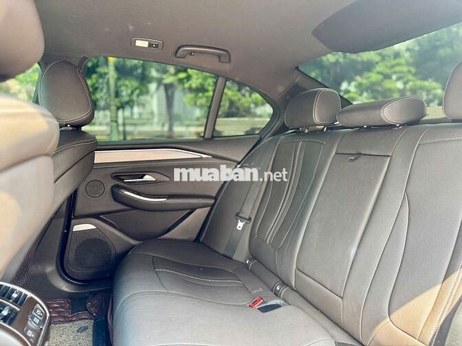 VinFast Lux A Plus 2022 - Màu trắng - 4v6km