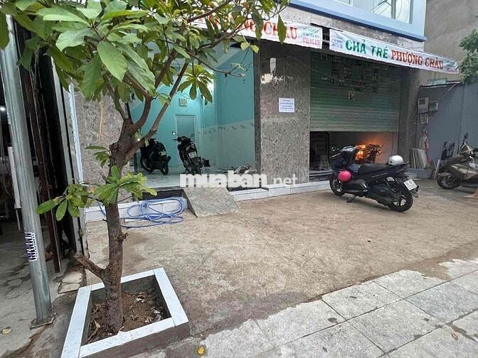Mặt bằng kinh doanh buổi chiều tối Kênh Tân Hoá _ ĐH Văn Hiến