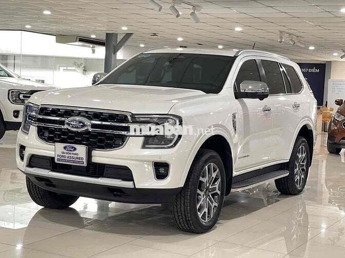 Ford Everest Titanium 2023 lướt đẹp - 11.000 km