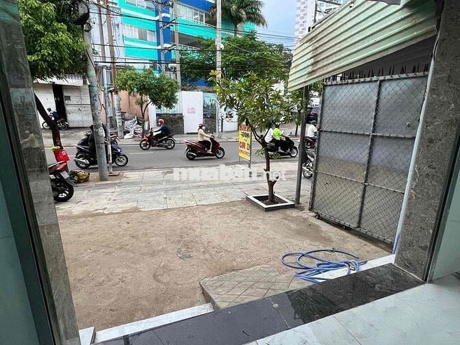 Mặt bằng kinh doanh buổi chiều tối Kênh Tân Hoá _ ĐH Văn Hiến