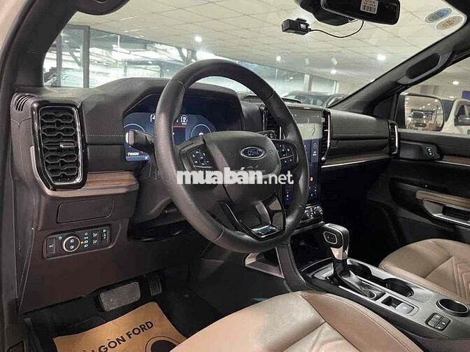 Ford Everest Titanium 2023 lướt đẹp - 11.000 km