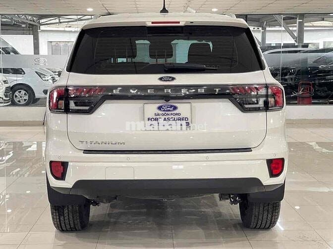Ford Everest Titanium 2023 lướt đẹp - 11.000 km