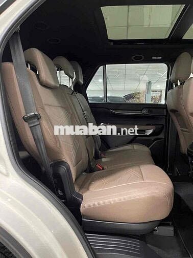 Ford Everest Titanium 2023 lướt đẹp - 11.000 km