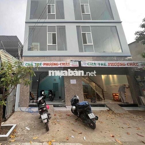 Mặt bằng kinh doanh buổi chiều tối Kênh Tân Hoá _ ĐH Văn Hiến