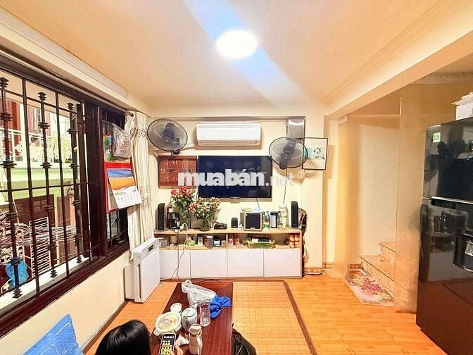 Nhà Phố An Dương, cách phố và ô tô vài bước, 23m, 6 tầng.