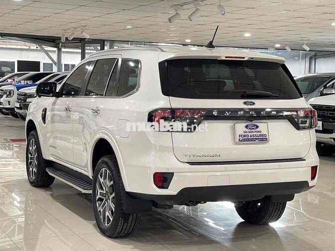 Ford Everest Titanium 2023 lướt đẹp - 11.000 km