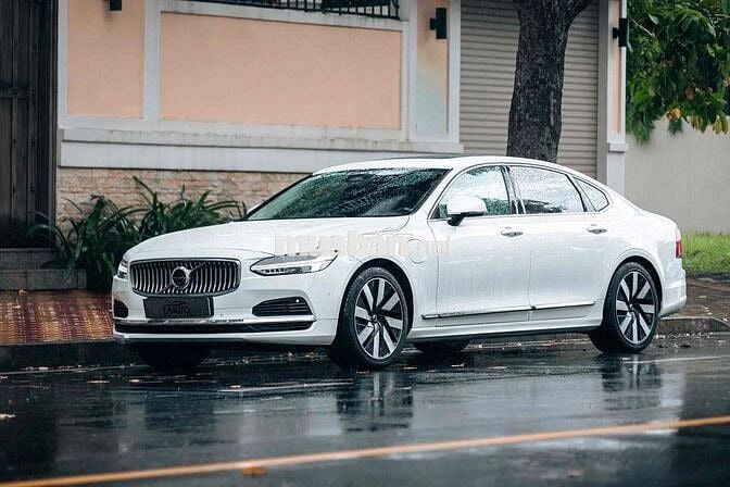VOLVO S90 T8 2024 odo 3000km