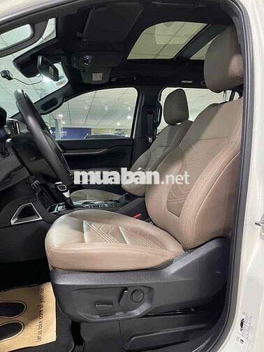 Ford Everest Titanium 2023 lướt đẹp - 11.000 km
