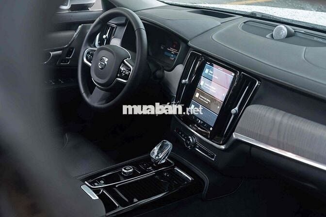 VOLVO S90 T8 2024 odo 3000km