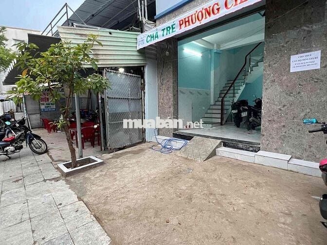 Mặt bằng kinh doanh buổi chiều tối Kênh Tân Hoá _ ĐH Văn Hiến