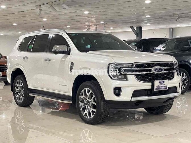 Ford Everest Titanium 2023 lướt đẹp - 11.000 km