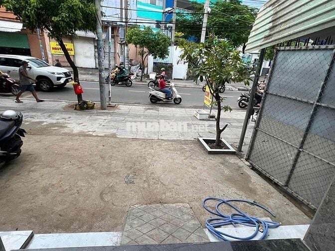 Mặt bằng kinh doanh buổi chiều tối Kênh Tân Hoá _ ĐH Văn Hiến