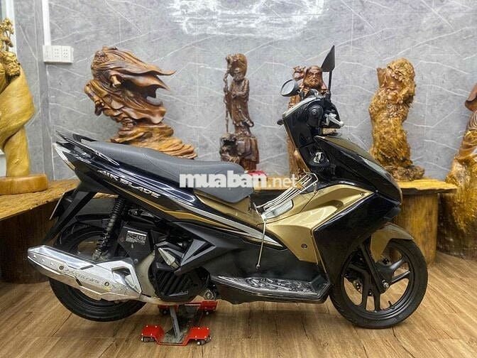 👉Airblade 125Fi dàn áo liền lạc, máy êm ru