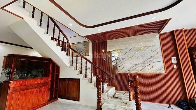 Bán gấp nhà-DT62m2-3TẦNG-3PN-đ nhựa 13m-vĩnh hoà-Nha Trang-Chỉ 5ty5