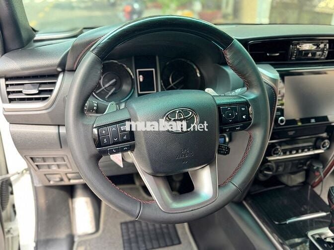 Toyota Fortuner Legender 2.8L AT 4x4 Model 2023
