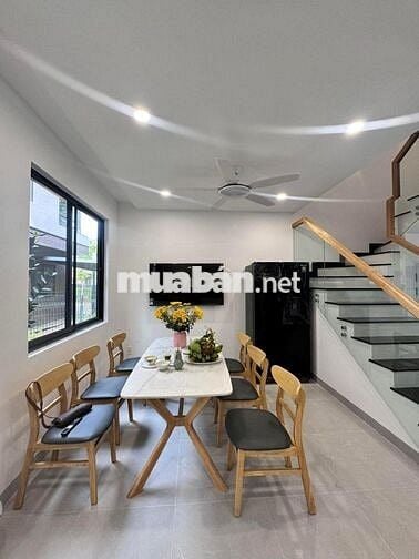 Cho thuê Nhà phố vườn 1 trệt 1 lầu 3pn 3vs full nội thất cao cấp