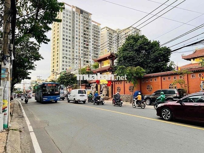 Cho thuê toà nhà 1250m2 ngay Đặng Văn Bi- Toà nhà mới- Tuyến Bus Metro
