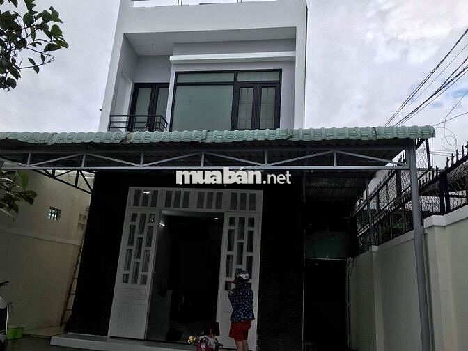 Bán nhà 1 triệt 1 lầu và 3 phòng trọ