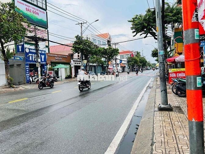 Cho thuê toà nhà 1250m2 ngay Đặng Văn Bi- Toà nhà mới- Tuyến Bus Metro