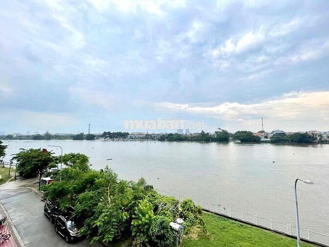 STUDIO BAN CÔNG VIEW SÔNG THOÁNG