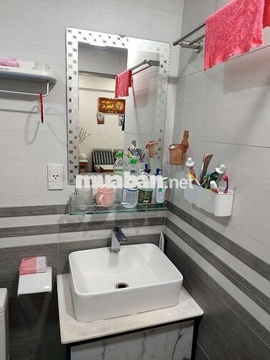 Cần bán căn hộ 2 phòng ngủ, nội thất cao cấp