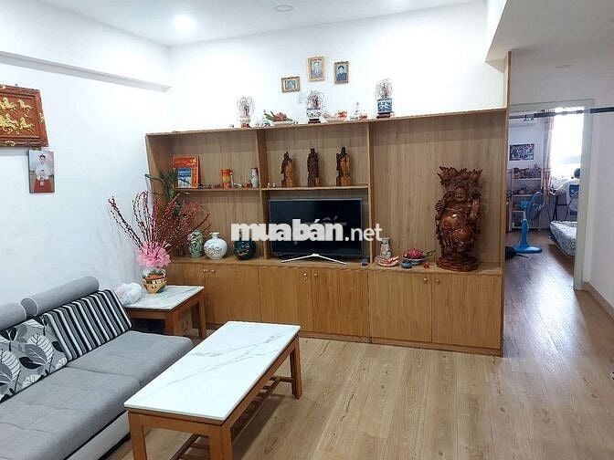 Cần bán căn hộ 2 phòng ngủ, nội thất cao cấp
