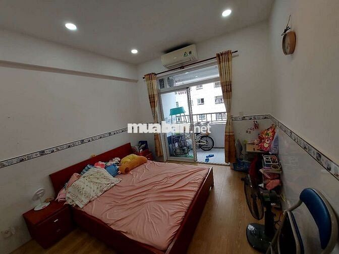 Cần bán căn hộ 2 phòng ngủ, nội thất cao cấp