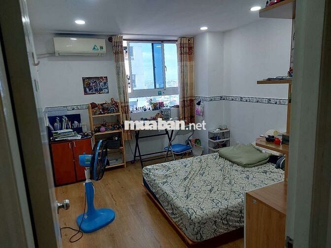 Cần bán căn hộ 2 phòng ngủ, nội thất cao cấp