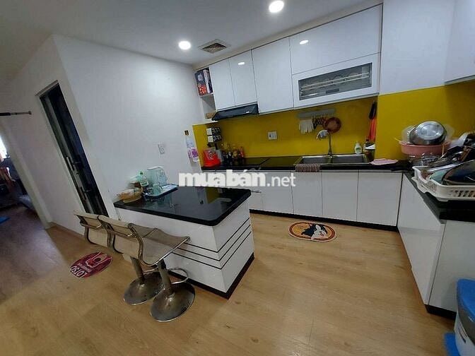 Cần bán căn hộ 2 phòng ngủ, nội thất cao cấp