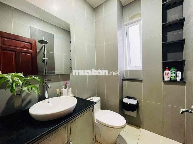 Sang Nhượng mặt bằng Kinh doanh 3x11m mặt tiền Trường Sa Bình Thạnh
