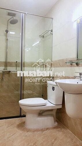 NHÀ NGUYÊN CĂN MẶT TIỀN ĐƯỜNG 2 LẦU 4PN SÂN ĐẬU OTO NGAY VẠN PHÚC HBP