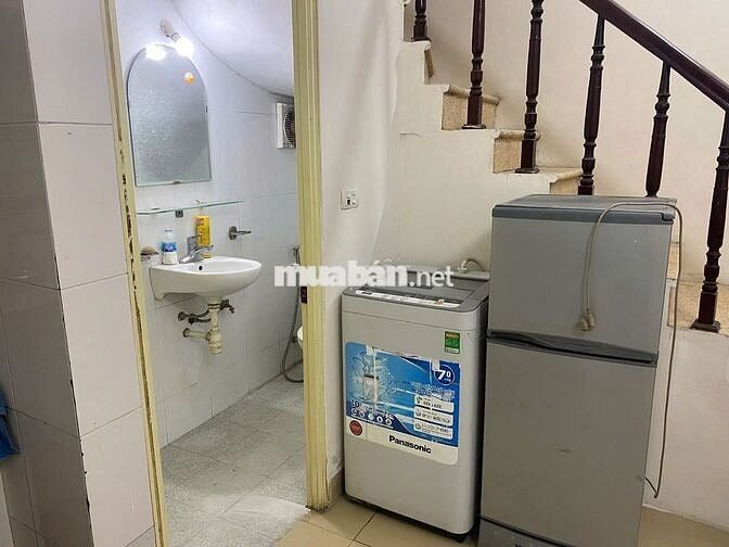Nhà 2 tầng mới, lối đi riêng biệt. Tổng DT: 40m.
