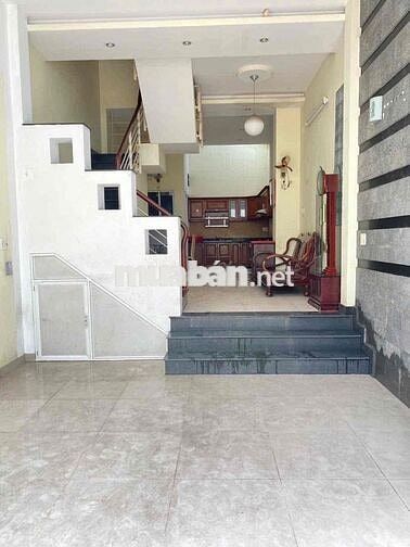Nhà DC3 Sơn Kỳ.Tân Phú.DT:4 X 13 trệt 2lầu 3PN 3WC có nội thất