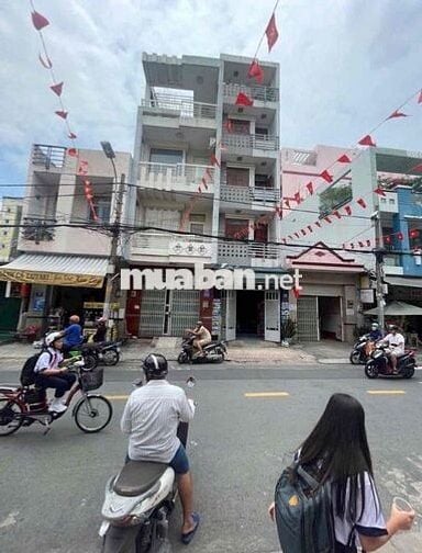 Nhà MTKD Phan Thị Hành.DT:4 X 14 trệt 3lầu 5PN 3WC