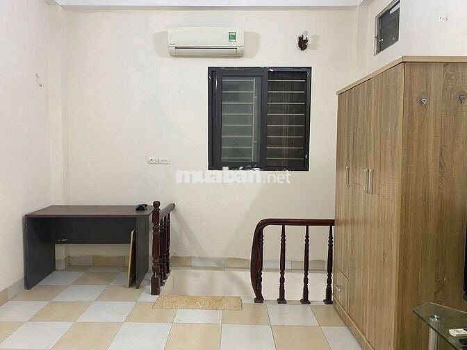 Nhà 2 tầng mới, lối đi riêng biệt. Tổng DT: 40m.