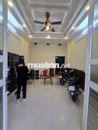 Nhà MTKD Phan Thị Hành.DT:4 X 14 trệt 3lầu 5PN 3WC