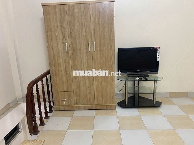 Nhà 2 tầng mới, lối đi riêng biệt. Tổng DT: 40m.