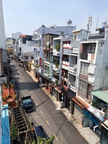 Phòng bancol quận 10 đủ tiện nghi . DT 28m2. thoáng mát.