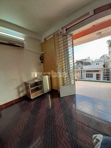 Phòng bancol quận 10 đủ tiện nghi . DT 28m2. thoáng mát.
