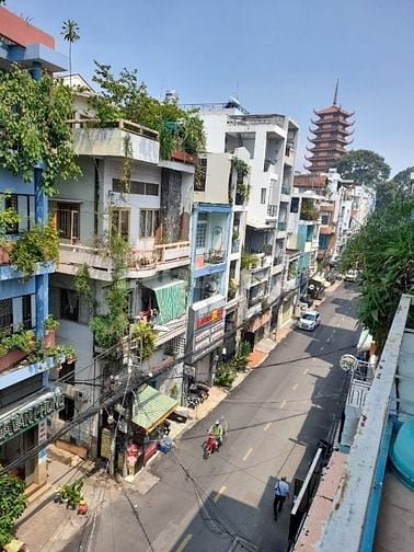 Phòng bancol quận 10 đủ tiện nghi . DT 28m2. thoáng mát.