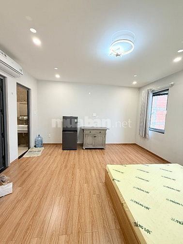 Cho thuê căn hộ mini có bán công, DT 25m2, giá 3,5 tr
