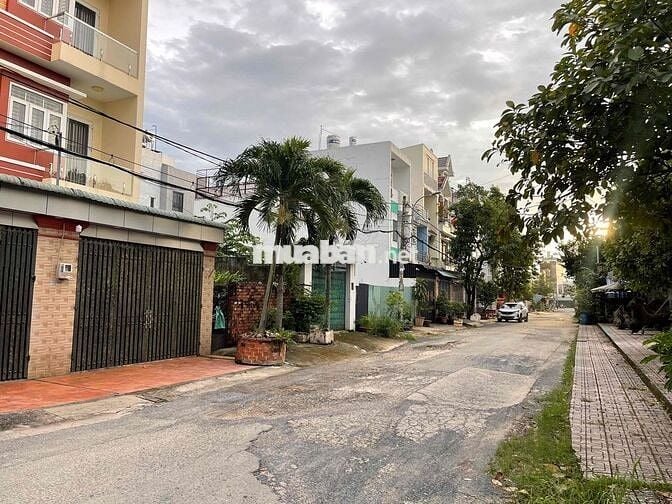 Đất 4.5x27m, Shr, Mt nhựa 8m Thông Vị Trí đẹp 1/100m Lê Thị Hà