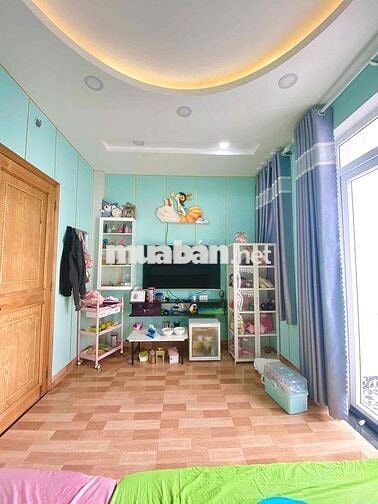 LÊN SÀN EM CHÂN DÀI 4 TẦNG NHÀ ĐẸP HẺM XE HƠI THÔNG LÊ ĐỨC THỌ GÒ VÂP
