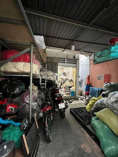 Bán nhà 90/6/11 Nguyễn Phúc Chu. P.Tân Sơn. 4.65m x 25m. Dưới 80tr/m
