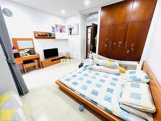 Nhà 4 tầng ô tô đậu cửa, Ni Sư Huỳnh Liên gần Bàu Cát.